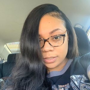 Meet your Posher, Alexia